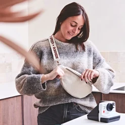 Bandoulière brodée ciao réglable en coton écru et terracotta