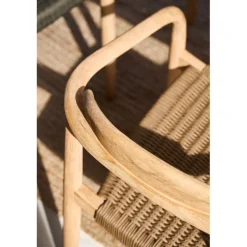 Chaise avec accoudoirs en bois d'eucalyptus sable - Anam