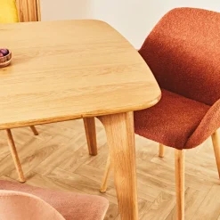 Chaise avec accoudoirs en tissu bouclette terracotta - Altea