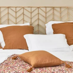 Coussin camel avec pompons en gaze de coton 40x40cm - Gaia