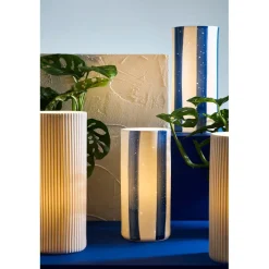 Lampe cylindre en porcelaine rayée indigo et blanc h28cm - Alaria