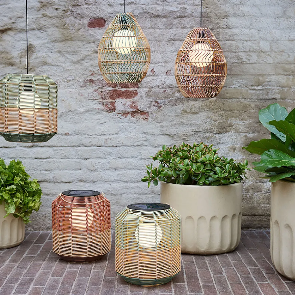 Lanterne solaire en résine tressée vert h28cm