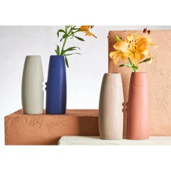 Lot de 2 vases visage en grès terracotta et beige h30cm