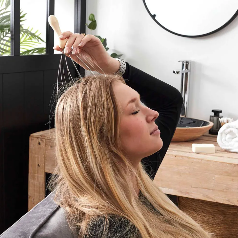 Masseur de tête manche en bois