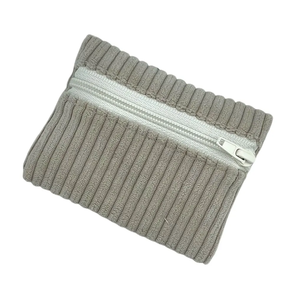 Mini pochette en velours taupe