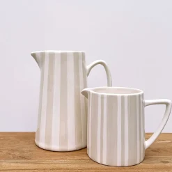 Pichet en céramique rayé blanc et sable 1L